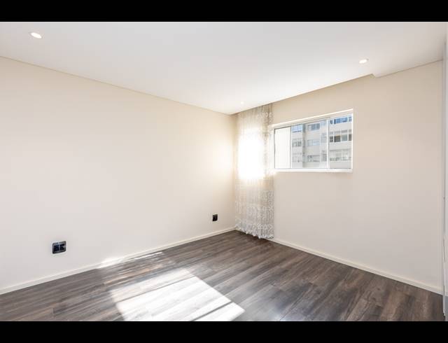 3 BEDROOM APARTMENT RENTED IN MOUILLE POINT